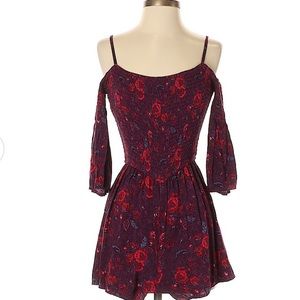 ⚡️Hollister cold shoulder purple floral romper⚡️